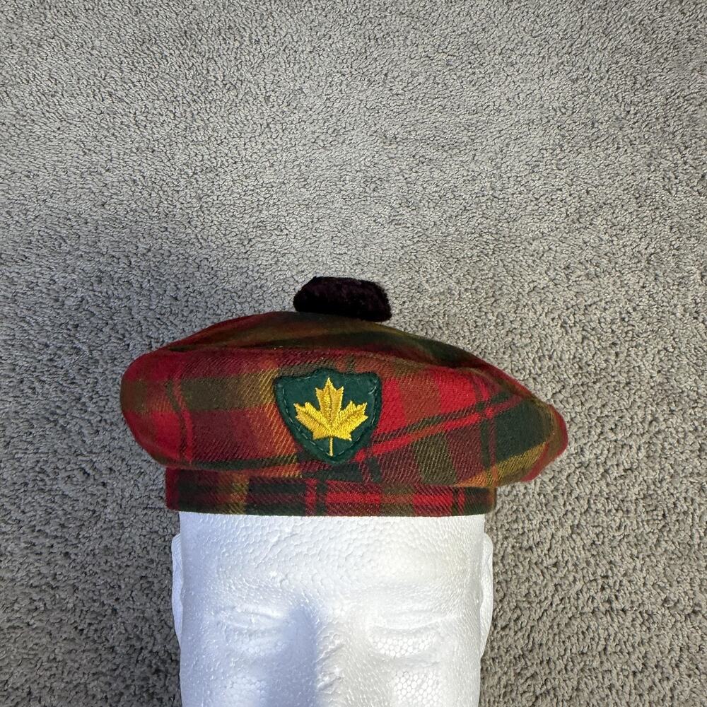 Biltmore Hat Beret Mens Medium Red Plaid Maple Leaf Patch Pom Lined Canada